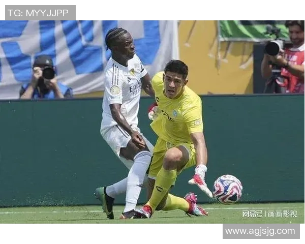 德甲焦点战曼联与皇马激战成平局乌龙球引发全场热议