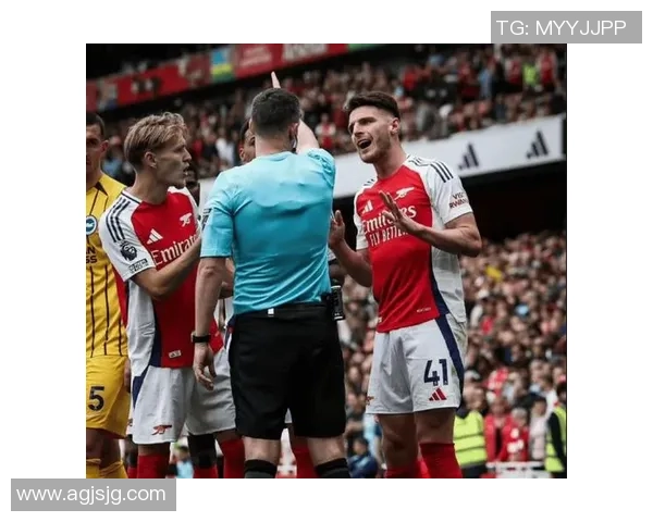 西甲激战：多特蒙德大胜阿森纳引发争议判罚全场沸腾