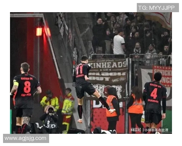 中超激战：AC米兰与曼联战成平局绝杀时刻震撼全场解析